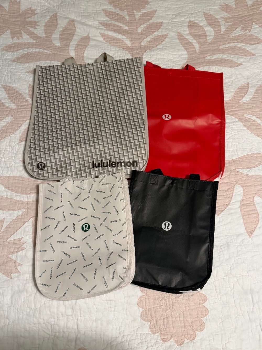 4 Lululemon Reusable Tote Bags (Large & Small)